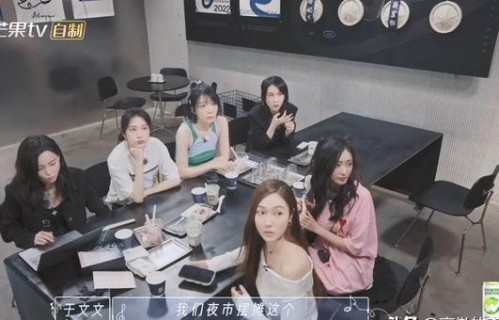 新综艺女明星开箱，赵梦带锅刘恋带卤料包，郑秀妍的实用又暖心