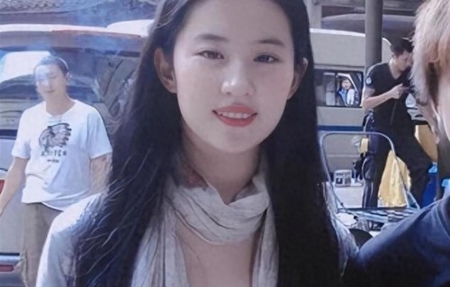 刘亦菲37岁仍单身：不是不敢娶，是她根本不需要嫁