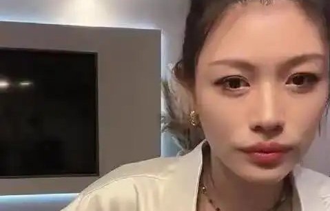 汪峰与葛荟婕当年签署的包含30万元补偿的协议，具体条款是如何约定的？|女儿|抚养权|法律|经济|关系