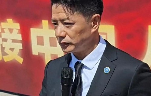 没想到，烈士遗骸归国仪式当天，段奕宏竟因两个举动实现口碑暴涨