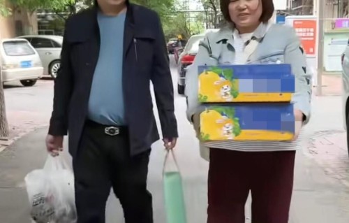 瑾汐大哥出现帅气儒雅 瑾汐三儿比亲妈三个女儿还要难？ 瑾汐回应了