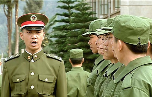 《士兵突击》伍六一在部队干了八年兵，一共能拿到多少工资？