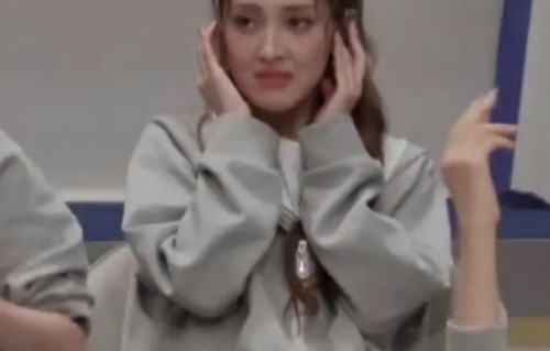 “四不舞台”现象反映出当下观众对娱乐圈“假唱”、“修音”等操作怎样的态度变化？