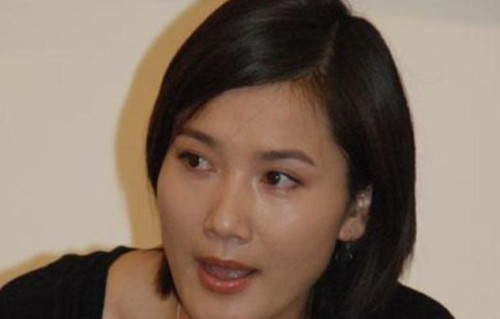 离婚12年侯勇也没想到，被自己抛弃的糟糠之妻，也开始走上坡路了