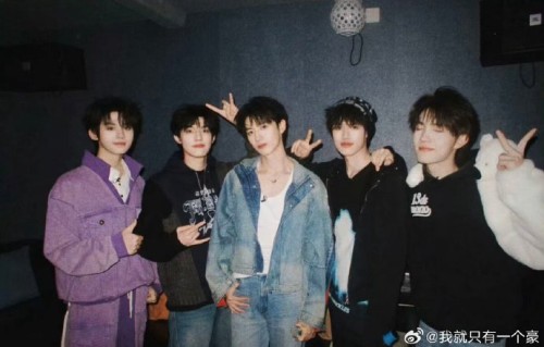 “登陆少年”这个名称具体代表了什么样的团队精神和成长理念？